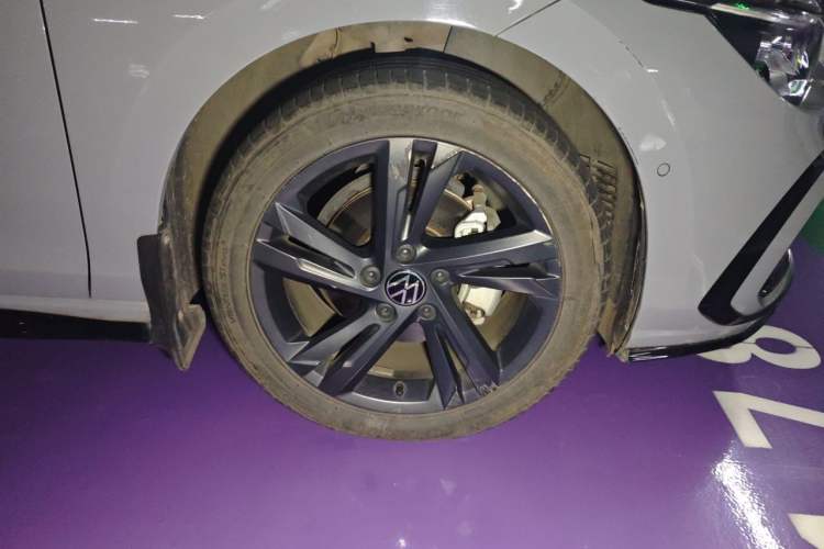 Used Volkswagen Golf 2021 280TSI DSG R-Line Right Front Wheel Hub