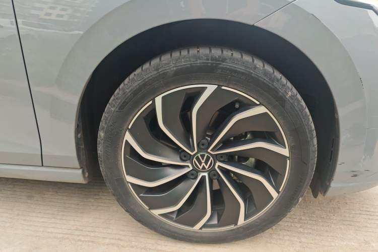 Used Volkswagen Golf 2021 280TSI DSG Pro Right Front Wheel Hub