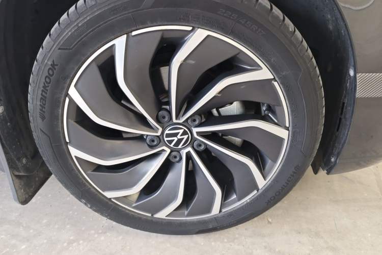 Used Volkswagen Golf 2021 280TSI DSG 30th Anniversary Edition Right Front Wheel Hub