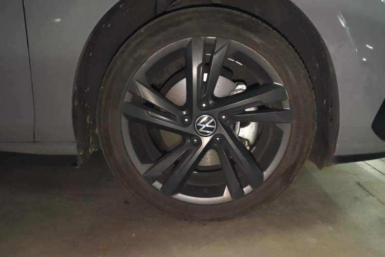 Used Volkswagen Golf 2021 280TSI DSG R-Line Right Front Wheel Hub