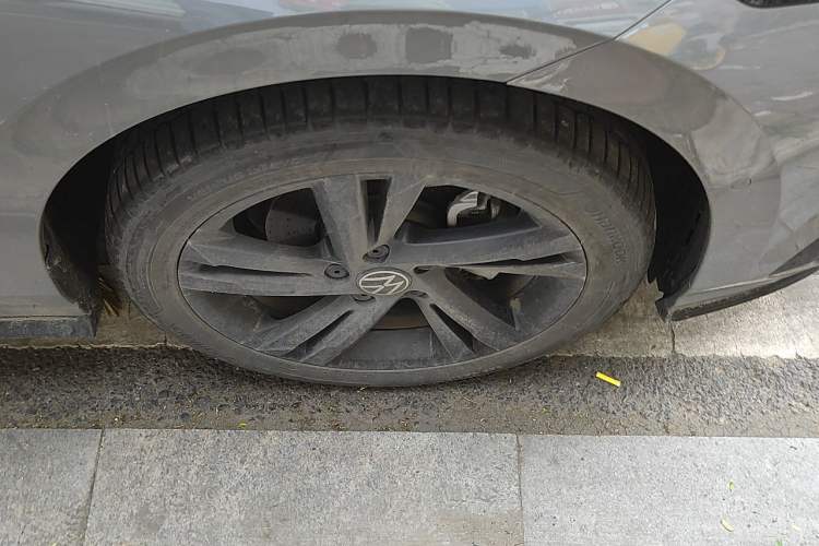 Used Volkswagen Golf 2021 280TSI DSG R-Line Right Front Wheel Hub