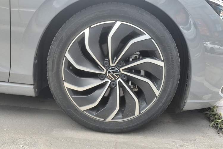 Used Volkswagen Golf 2021 280TSI DSG Pro Right Front Wheel Hub