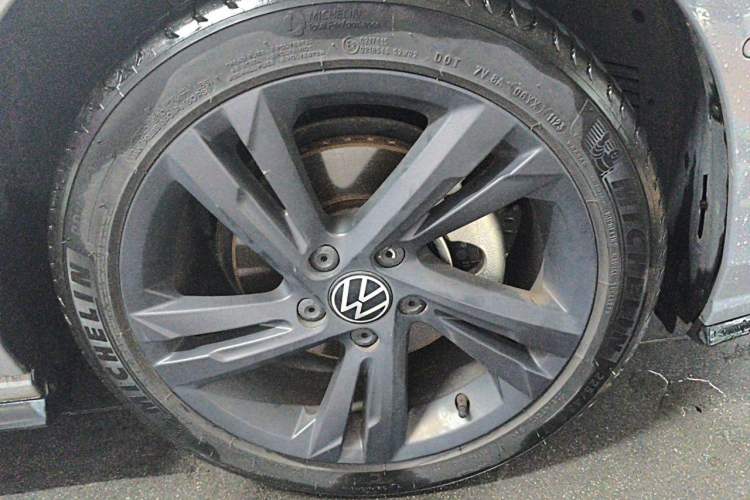 Used Volkswagen Golf 2021 280TSI DSG R-Line Right Front Wheel Hub