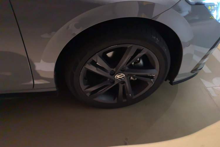 Used Volkswagen Golf 2021 280TSI DSG R-Line Right Front Wheel Hub