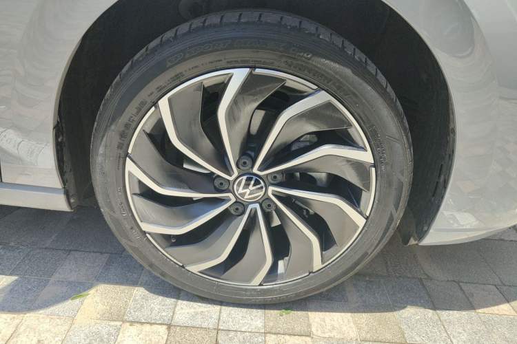 Used Volkswagen Golf 2021 280TSI DSG Pro Right Front Wheel Hub