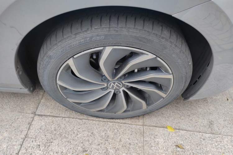 Used Volkswagen Golf 2021 280TSI DSG Pro Right Front Wheel Hub