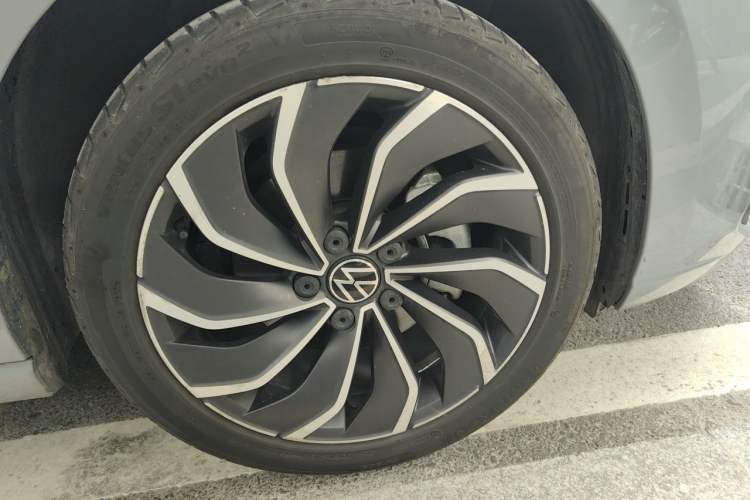 Used Volkswagen Golf 2021 280TSI DSG Pro Right Front Wheel Hub