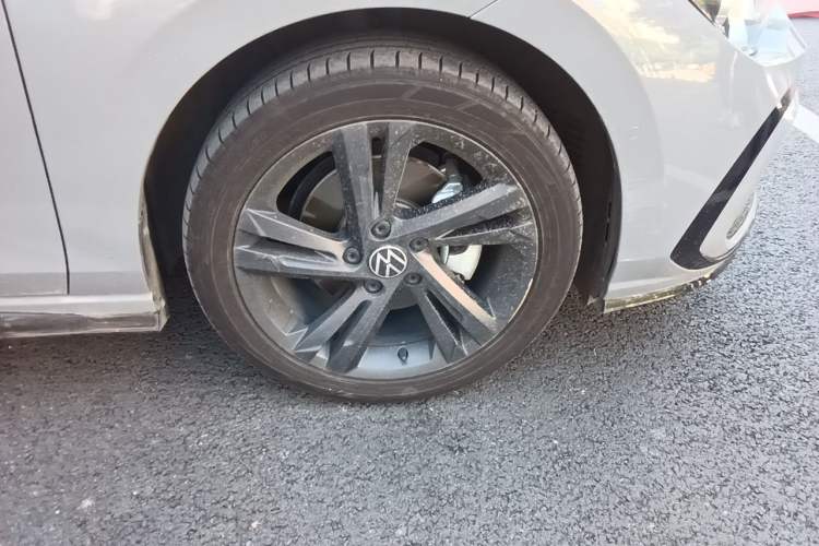Used Volkswagen Golf 2021 280TSI DSG R-Line Right Front Wheel Hub