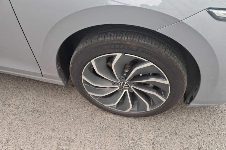 Used Volkswagen Golf 2021 280TSI DSG Pro Right Front Wheel Hub