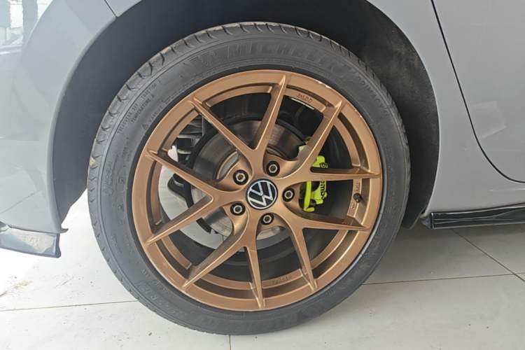 Used Volkswagen Golf 2021 280TSI DSG Pro Right Rear Wheel Hub
