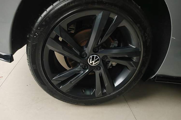 Used Volkswagen Golf 2021 280TSI DSG R-Line Right Rear Wheel Hub