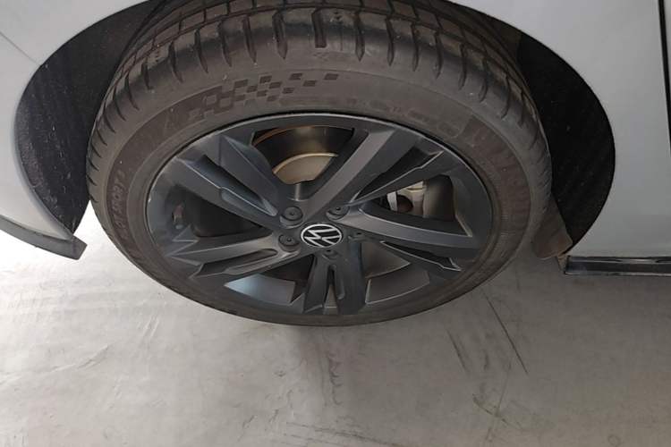 Used Volkswagen Golf 2021 280TSI DSG R-Line Right Rear Wheel Hub