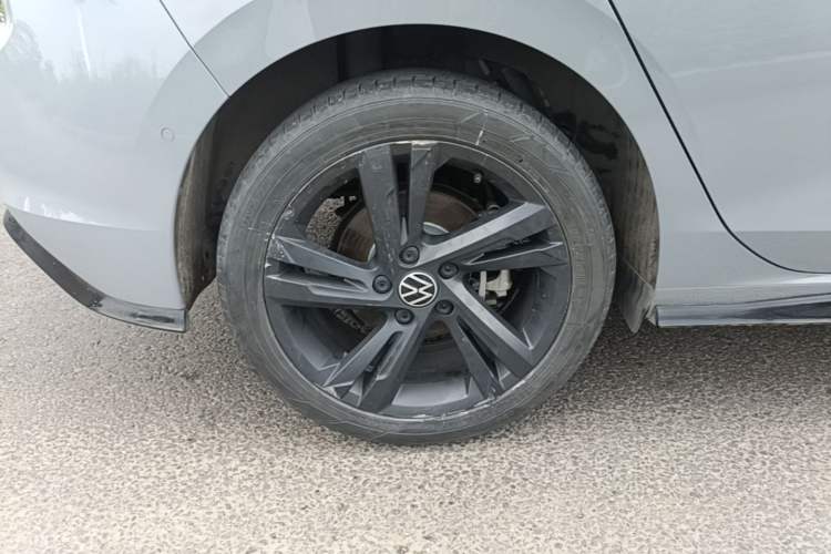 Used Volkswagen Golf 2021 280TSI DSG R-Line Right Rear Wheel Hub