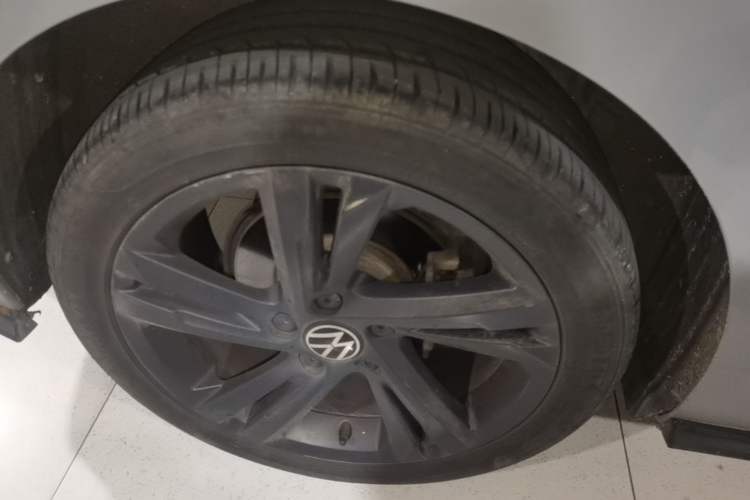 Used Volkswagen Golf 2021 280TSI DSG R-Line Right Rear Wheel Hub