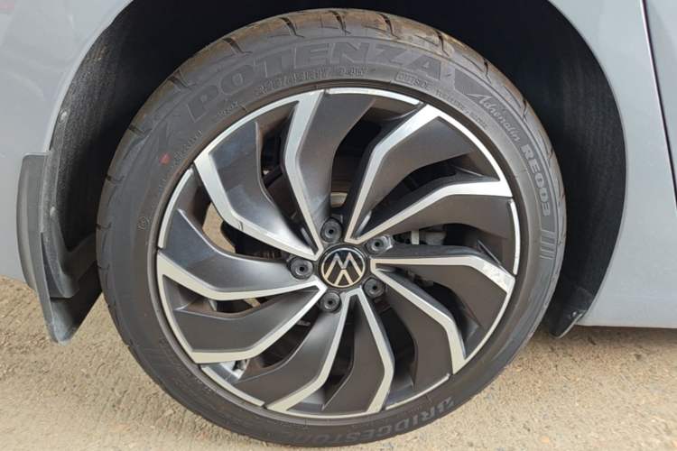 Used Volkswagen Golf 2021 280TSI DSG 30th Anniversary Edition Right Rear Wheel Hub