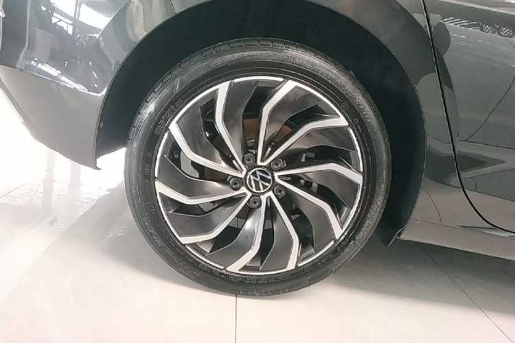Used Volkswagen Golf 2021 280TSI DSG Pro Right Rear Wheel Hub