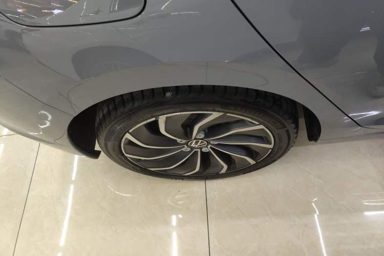 Used Volkswagen Golf 2021 280TSI DSG Pro First Edition Right Rear Wheel Hub