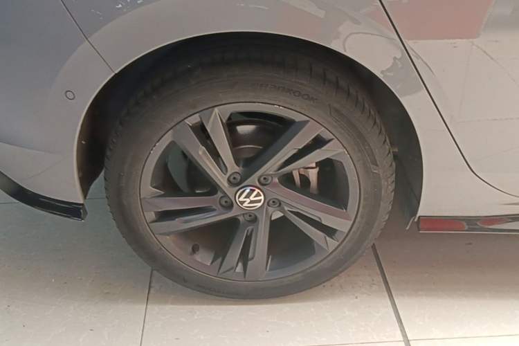 Used Volkswagen Golf 2021 280TSI DSG R-Line Right Rear Wheel Hub