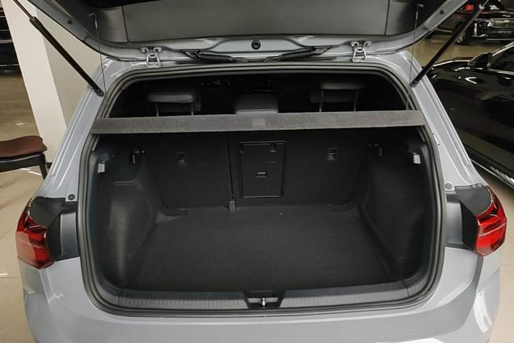 Used Volkswagen Golf 2021 280TSI DSG R-Line Trunk