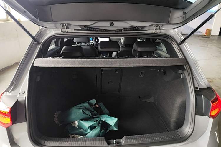 Used Volkswagen Golf 2021 280TSI DSG R-Line Trunk