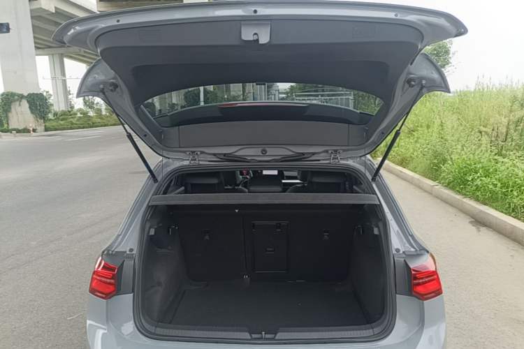 Used Volkswagen Golf 2021 280TSI DSG R-Line Trunk