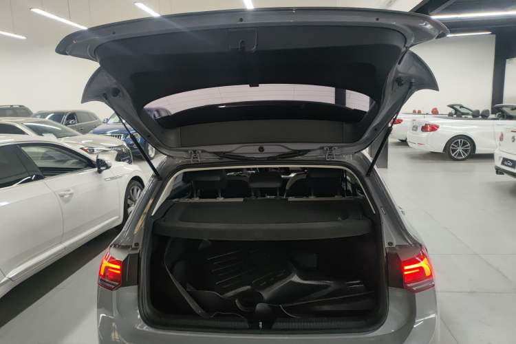 Used Volkswagen Golf 2021 280TSI DSG R-Line Trunk