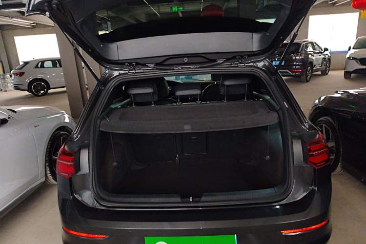 Used Volkswagen Golf 2021 280TSI DSG R-Line Trunk