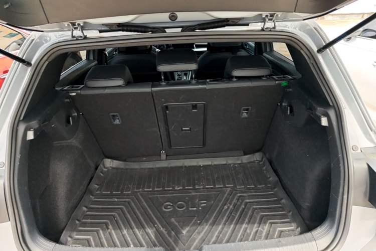 Used Volkswagen Golf 2021 280TSI DSG R-Line Trunk