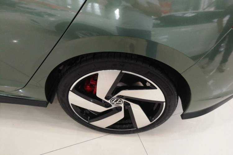 Used Volkswagen Golf 2021 380TSI DSG GTI Left Rear Wheel Hub