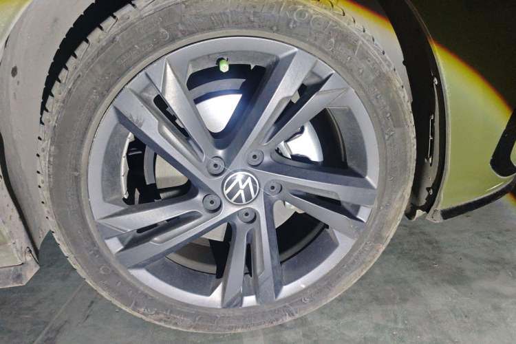 Used Volkswagen Golf 2021 280TSI DSG R-Line Right Front Wheel Hub