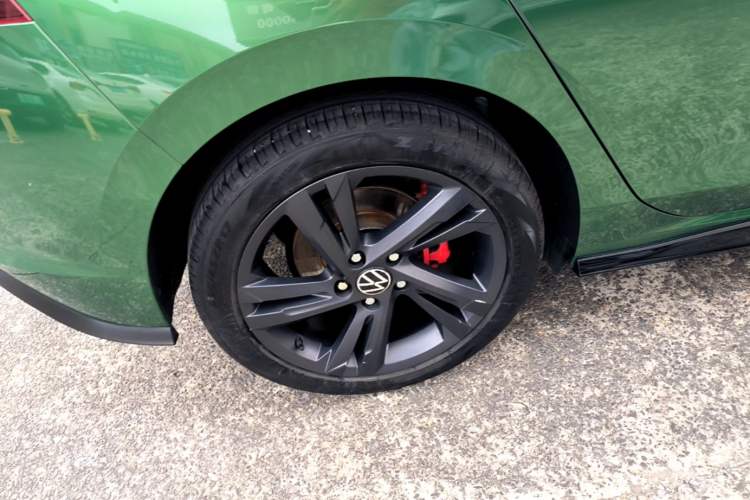 Used Volkswagen Golf 2021 280TSI DSG R-Line Right Rear Wheel Hub