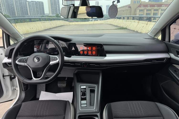 Used Volkswagen Golf 2021 280TSI DSG Pro Interior 3