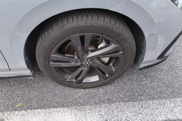 Used Volkswagen Golf 2021 280TSI DSG R-Line Right Front Wheel Hub