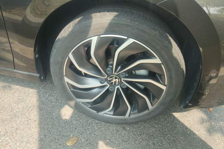 Used Volkswagen Golf 2021 280TSI DSG Pro Right Front Wheel Hub