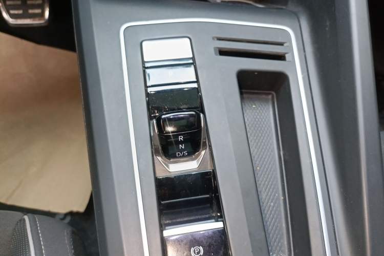 Used Volkswagen Golf 2021 280TSI DSG R-Line Gear Lever