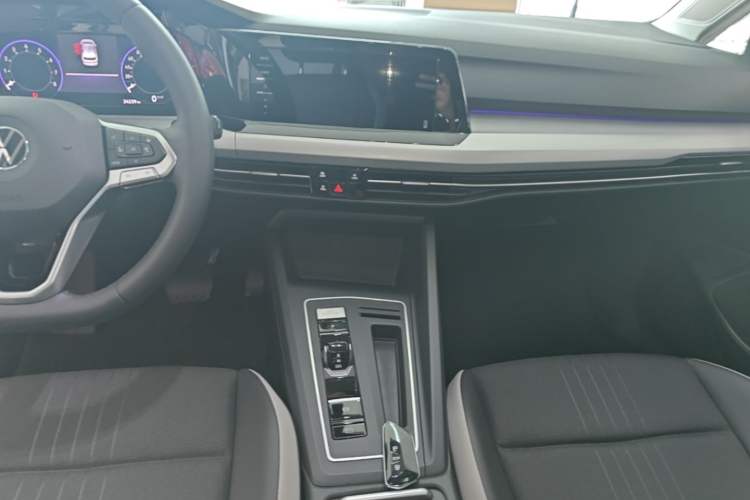 Used Volkswagen Golf 2021 280TSI DSG Pro Center Console