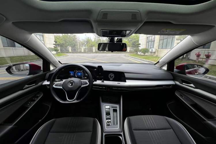 Used Volkswagen Golf 2021 280TSI DSG Pro Center Console