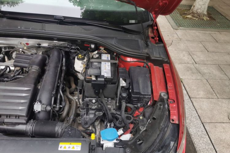 Used Volkswagen Golf 2021 280TSI DSG Pro Engine Bay Left