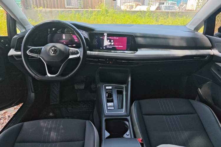 Used Volkswagen Golf 2021 280TSI DSG Pro Center Console