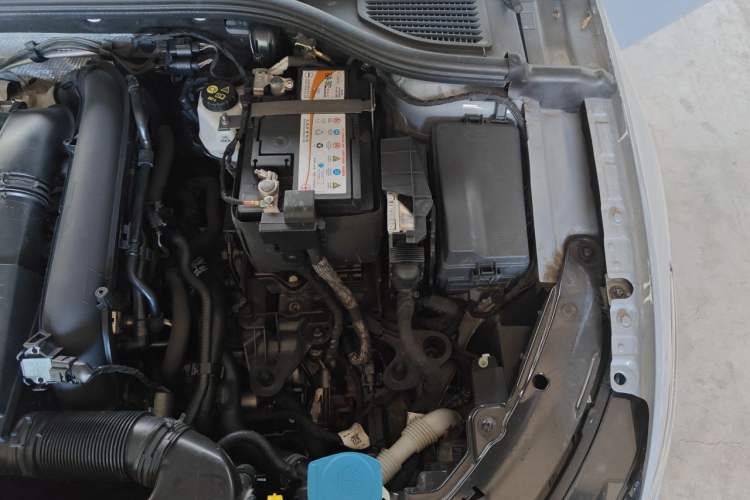 Used Volkswagen Golf 2021 280TSI DSG R-Line Engine Bay Left
