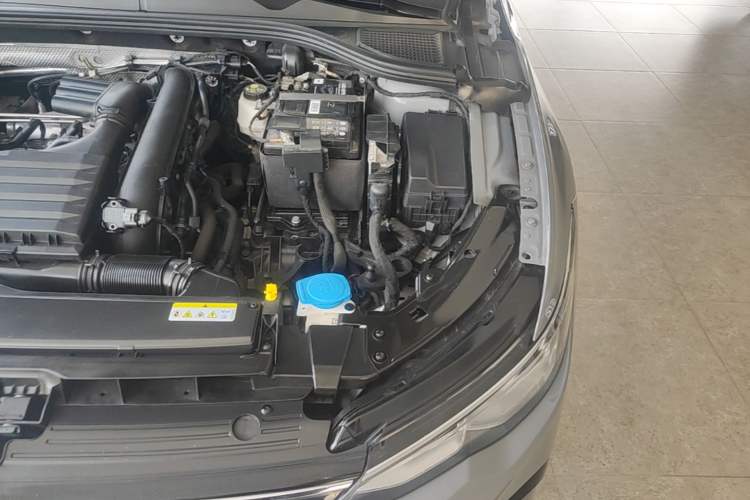 Used Volkswagen Golf 2021 280TSI DSG R-Line Engine Bay Left