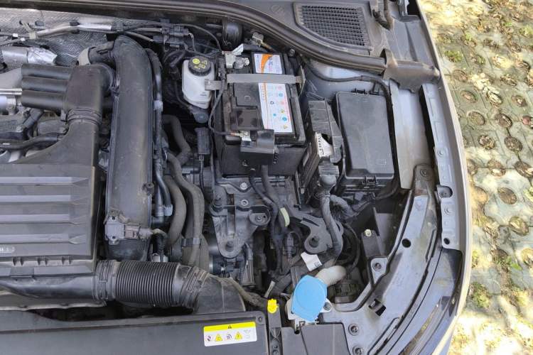Used Volkswagen Golf 2021 280TSI DSG Pro Engine Bay Left