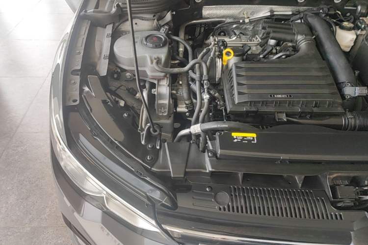 Used Volkswagen Golf 2021 280TSI DSG R-Line Engine Bay Right