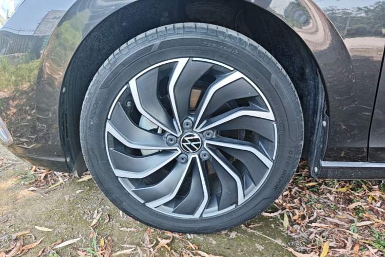 Used Volkswagen Golf 2021 280TSI DSG Pro Left Front Wheel Hub