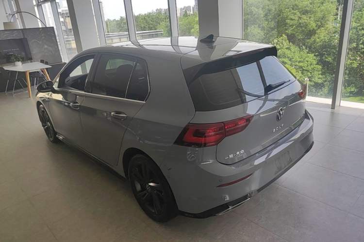 Used Volkswagen Golf 2021 280TSI DSG R-Line Rear Left 45 Deg