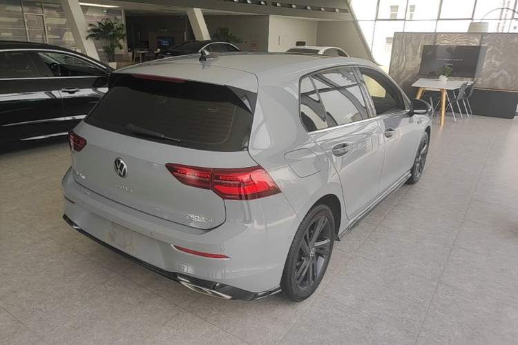 Used Volkswagen Golf 2021 280TSI DSG R-Line Rear Right 45 Deg