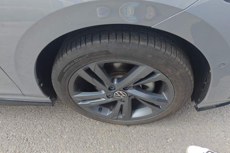 Used Volkswagen Golf 2021 280TSI DSG R-Line Right Front Wheel Hub