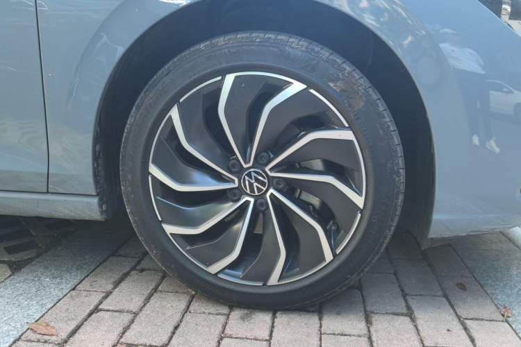 Used Volkswagen Golf 2021 280TSI DSG Pro Right Front Wheel Hub