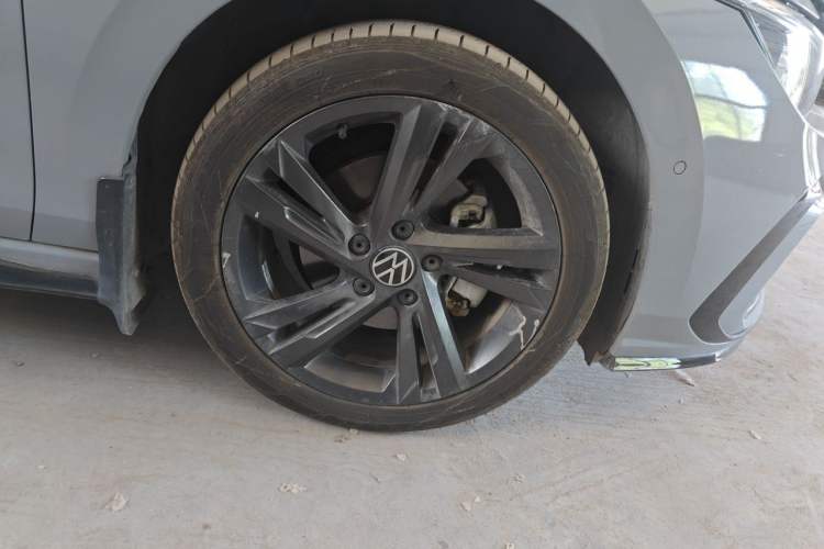 Used Volkswagen Golf 2021 280TSI DSG R-Line Right Front Wheel Hub