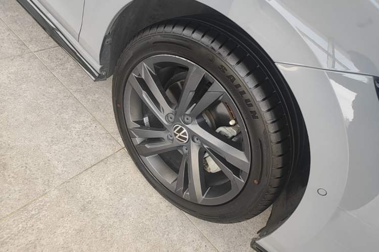 Used Volkswagen Golf 2021 280TSI DSG R-Line Right Front Wheel Hub